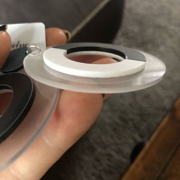 NWT Super unique blackblack-and-white oversized earrings. - Picture 5 of 8